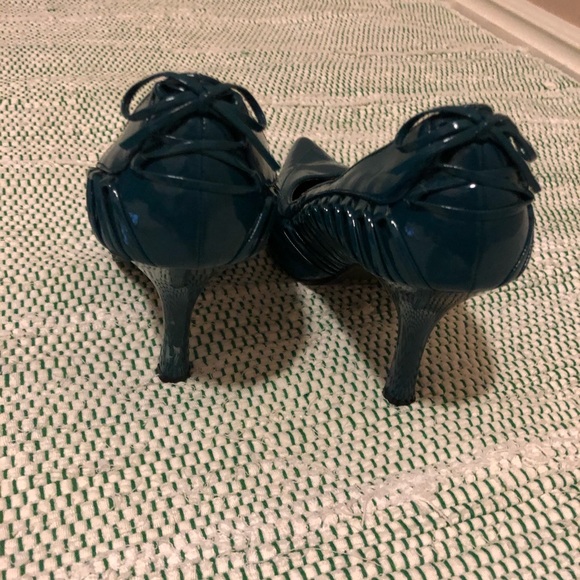 Quipid Teal Pointed Toe Pumps - Picture 6 of 8